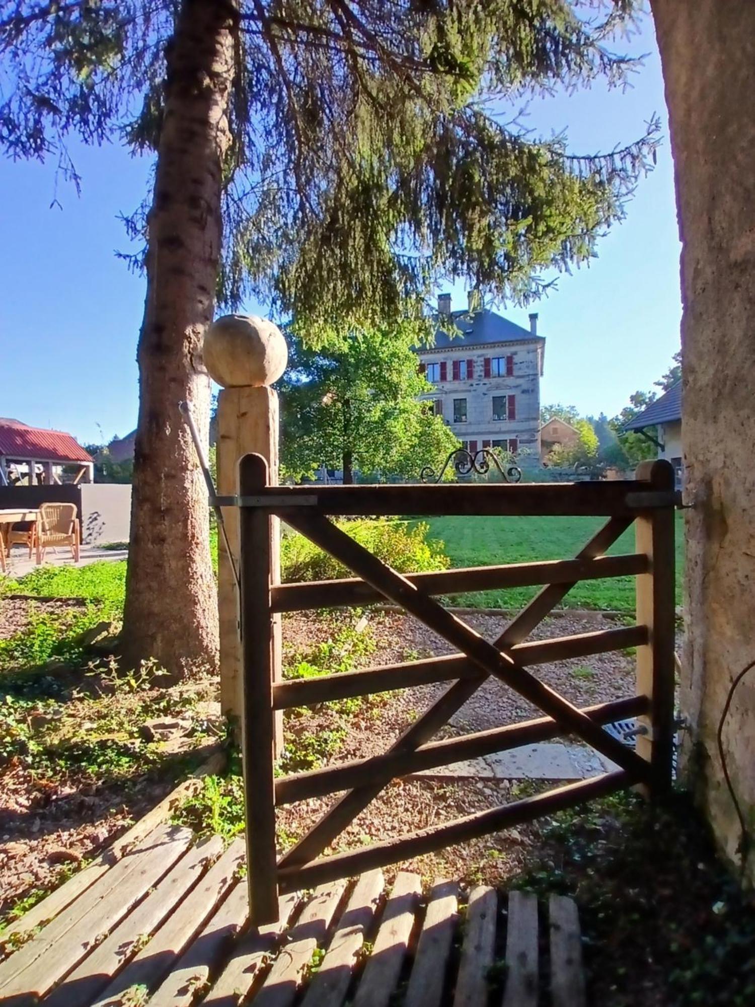 Manoir La Cerise Bed & Breakfast Fougerolles-Saint-Valbert Eksteriør bilde
